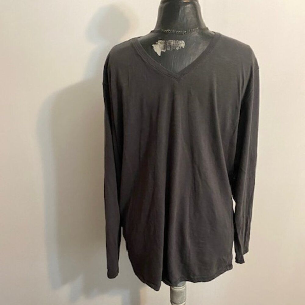 Michael Brandon Gray V-Neck long sleeve T-shirt, size XL